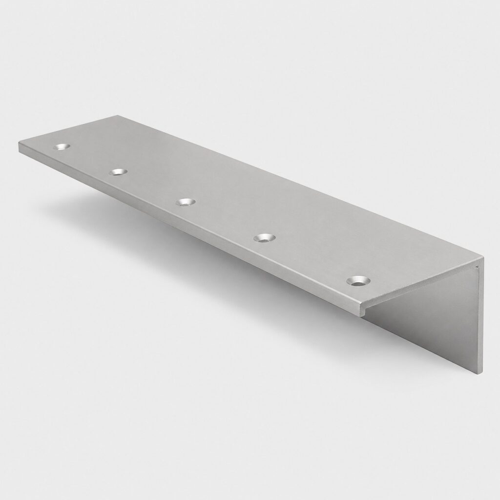 Nez de marche extérieur en aluminium brut à perçages de fixation