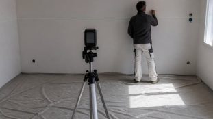 Illustration : Niveau laser : 2 lignes, 3 lignes, 360° ou rotatif — lequel pour votre chantier ?