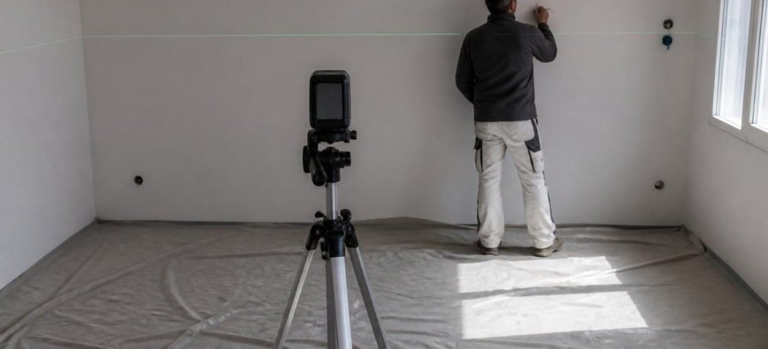 Illustration : Niveau laser : 2 lignes, 3 lignes, 360° ou rotatif — lequel pour votre chantier ?